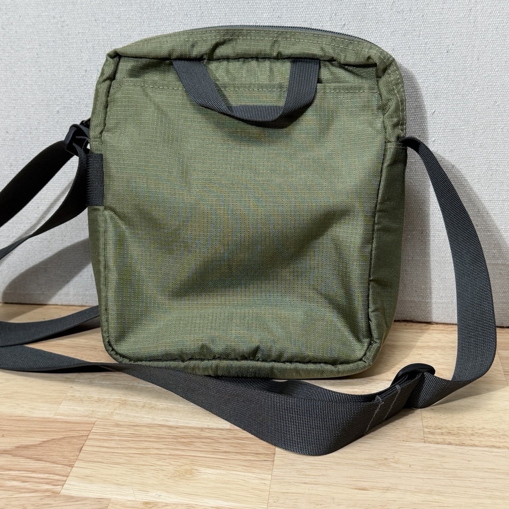 Eagle Creek Travel Crossbody Messenger Bag Green Organizer Passport Utility - Picture 2 of 13
